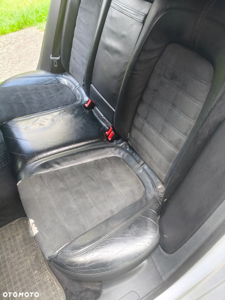 Volkswagen Passat 1.9 TDI Highline - 22
