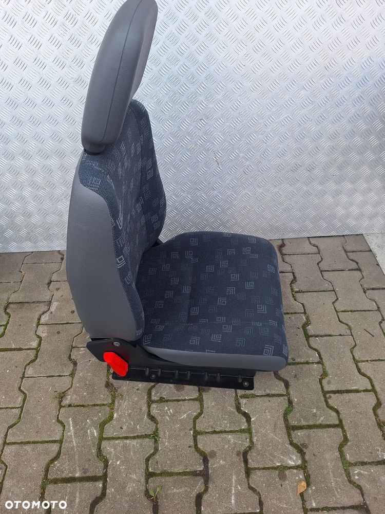 FOTEL PRAWY PRZÓD PASAŻERA - SPRINTER W903  2004R - 2