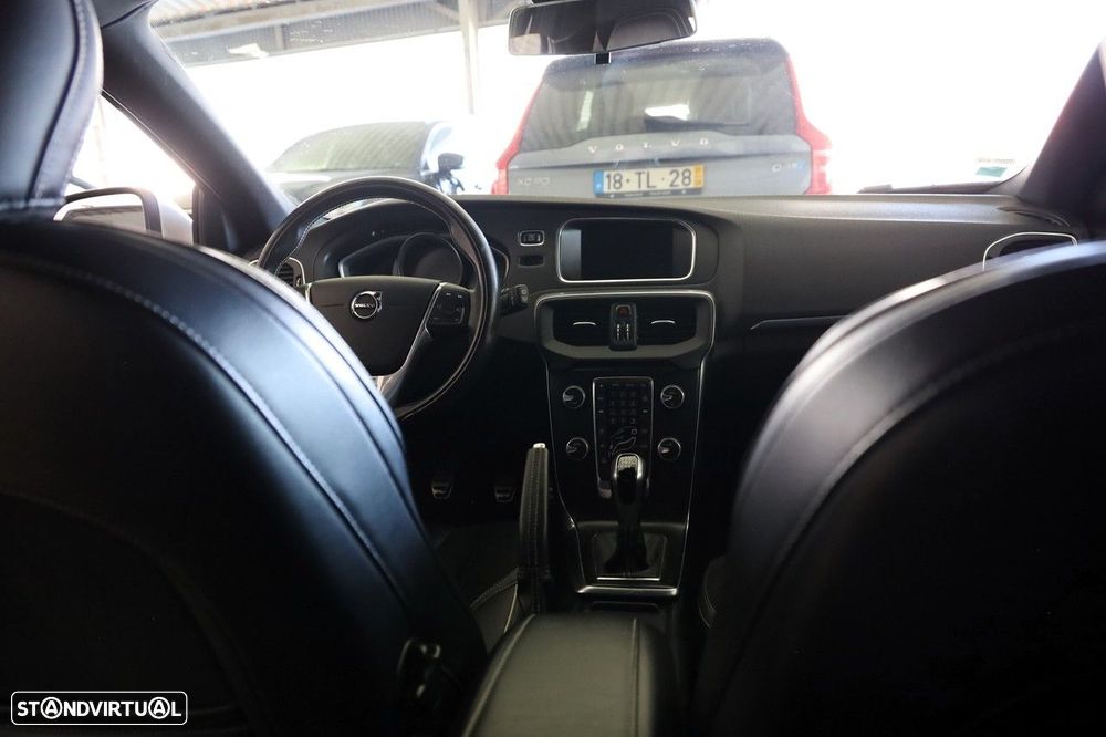 Volvo V40 2.0 D2 R-Design - 16