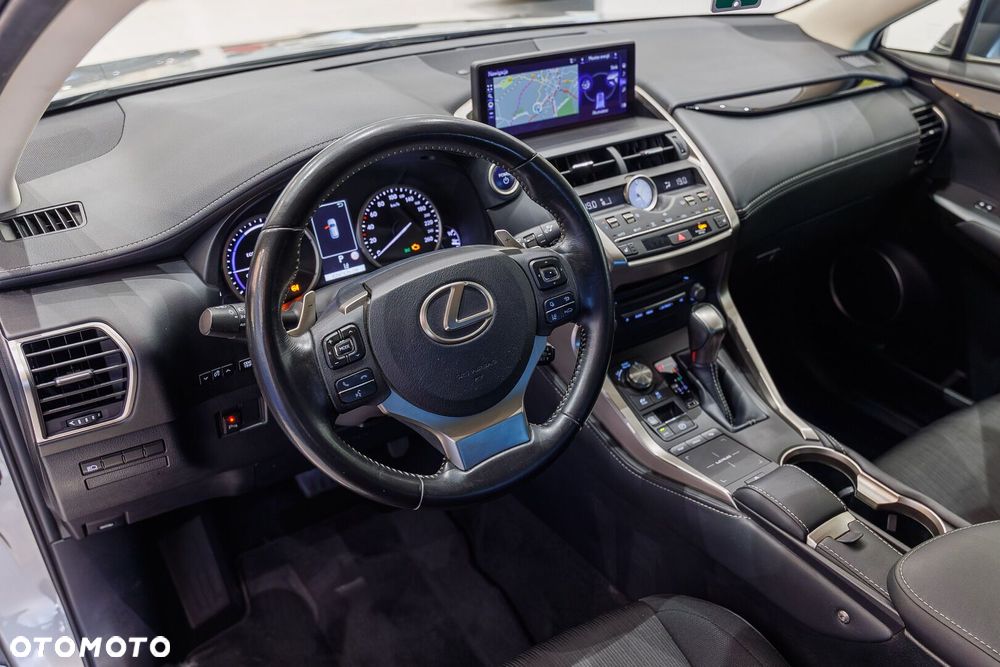 Lexus NX 300h Business Edition AWD - 24