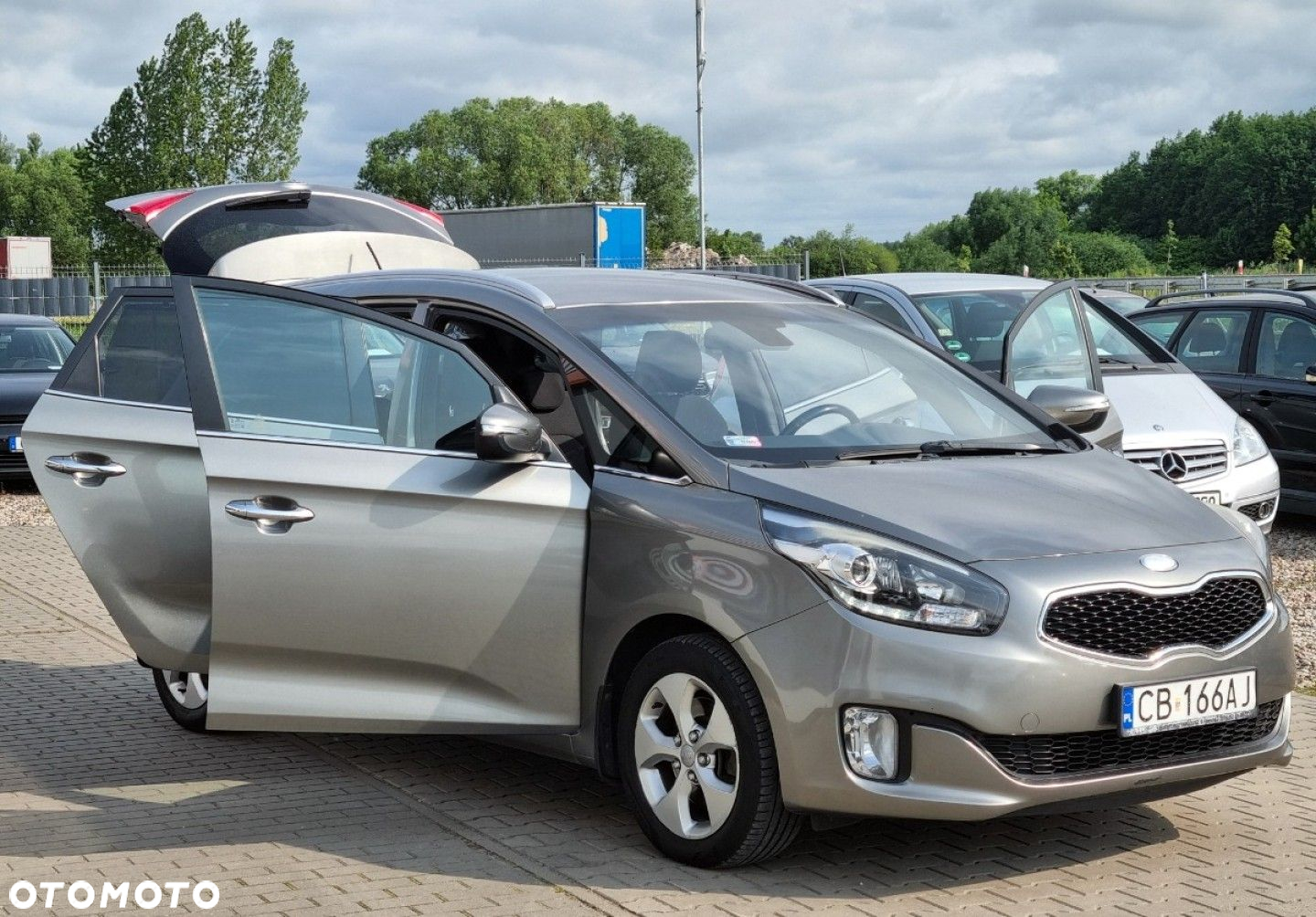 Kia Carens - 25