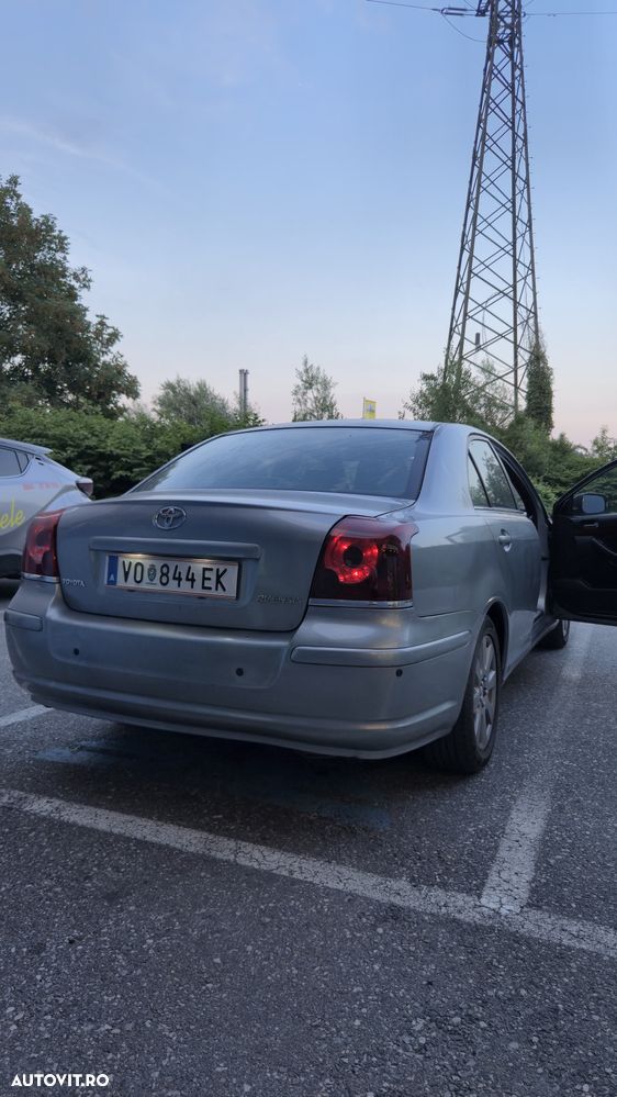 Toyota Avensis 1.6 Sedan Luna - 2