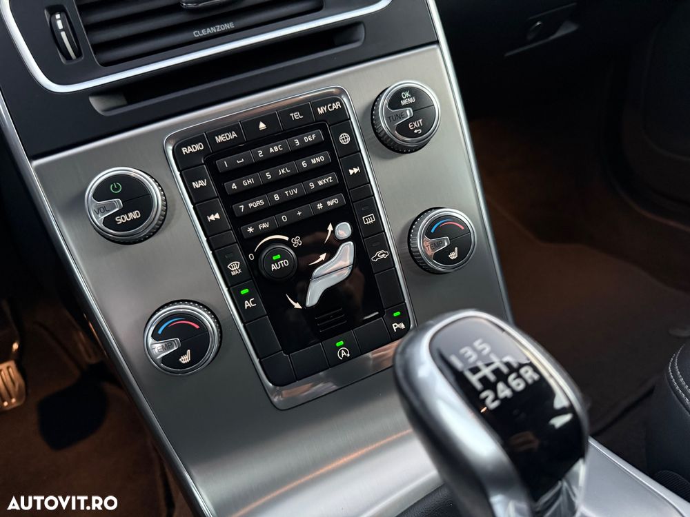 Volvo V60 D3 Momentum Pro - 7