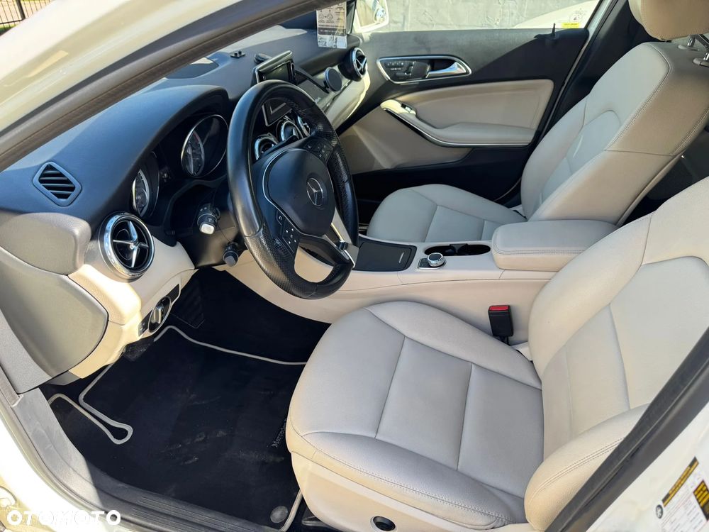 Mercedes-Benz GLA 250 4Matic 7G-DCT Edition 1 - 16