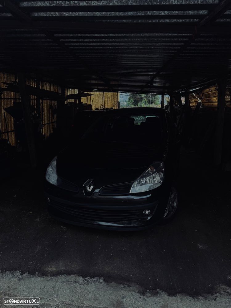 Renault Clio 1.2 16V Luxe - 1