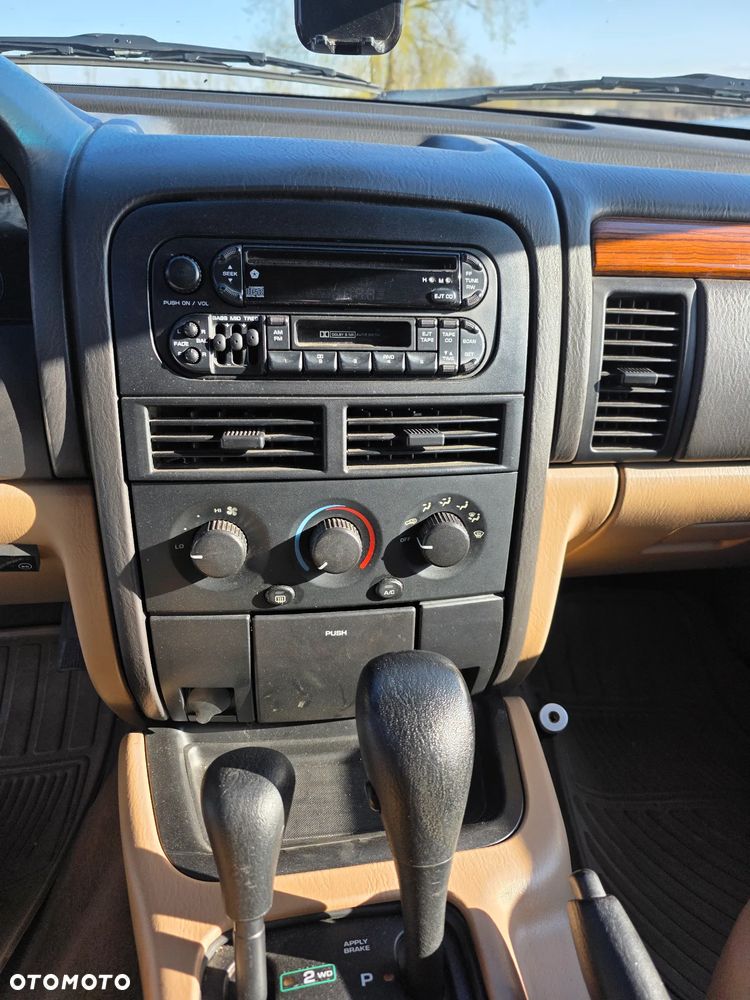 Jeep Grand Cherokee - 12