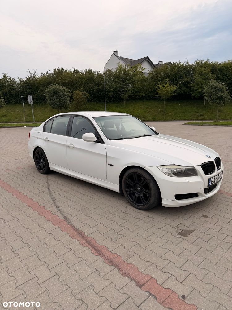 BMW Seria 3 318i - 4