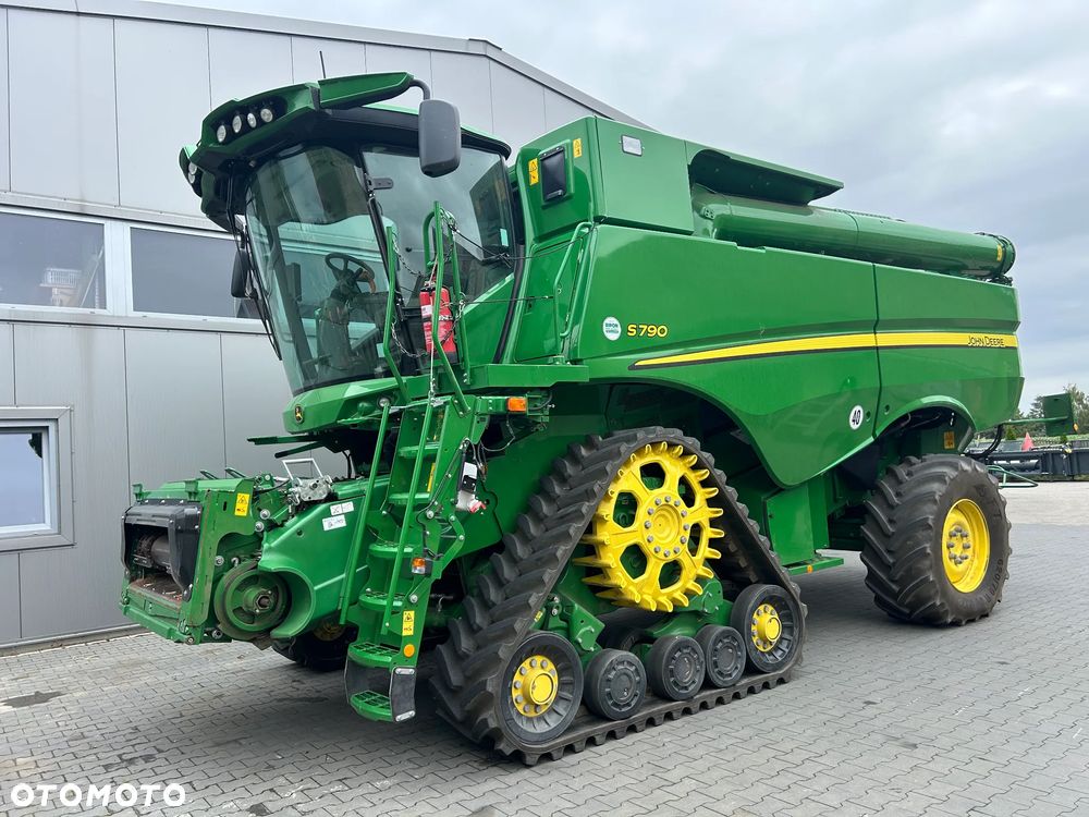 John Deere S790 - 19