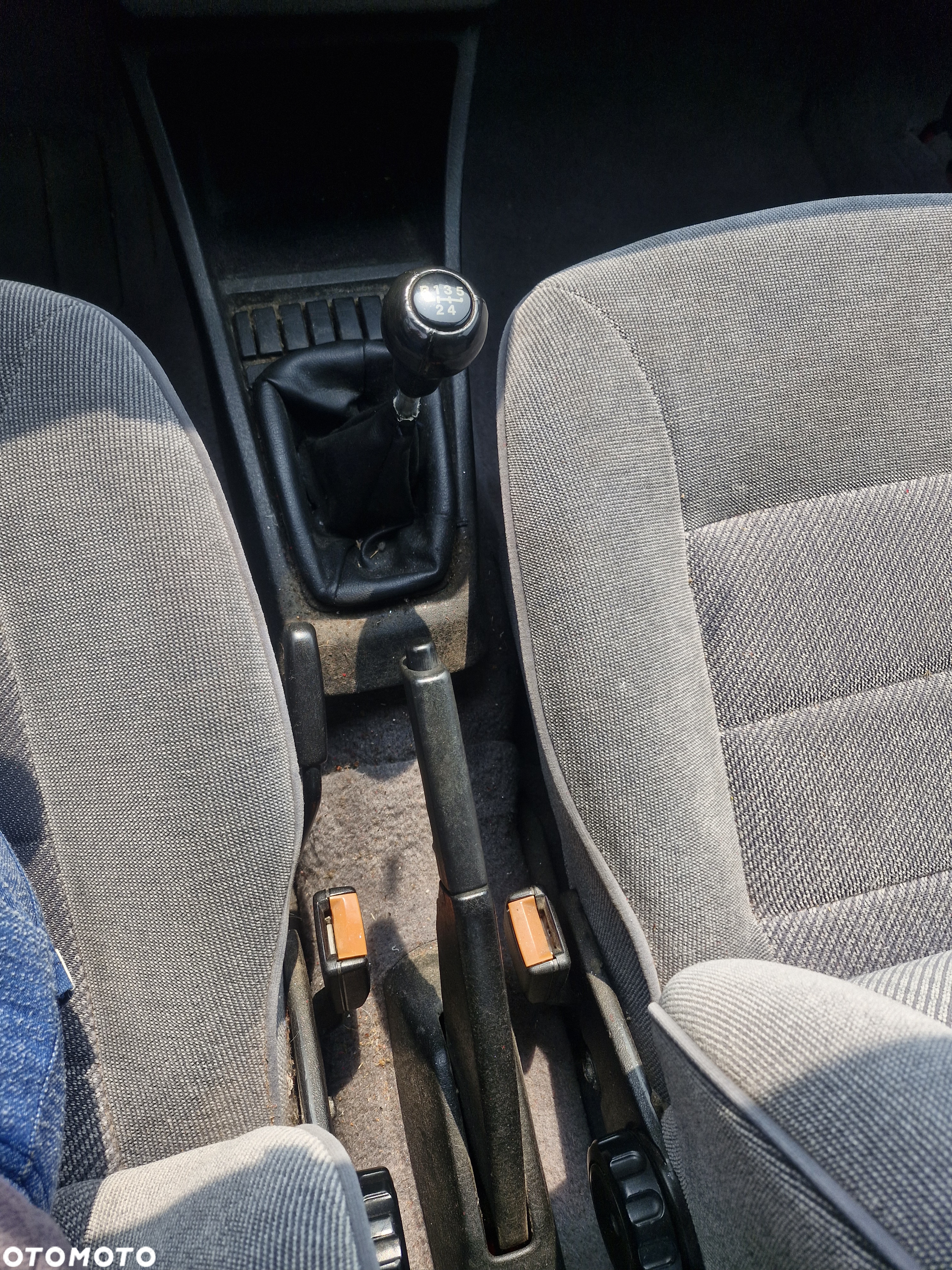 Volkswagen Golf 1.6 GL - 11