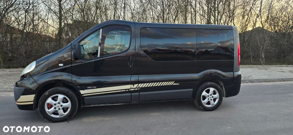 Renault Trafic Grand Passenger Black Edition - 5