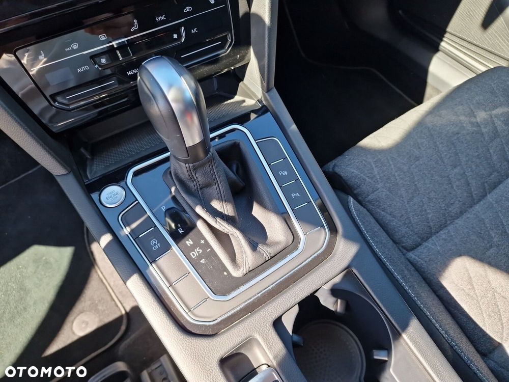 Volkswagen Passat - 18