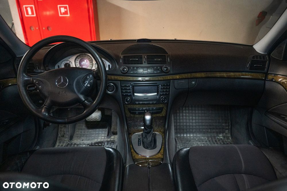 Mercedes-Benz Klasa E 320 CDI T Avantgarde - 21