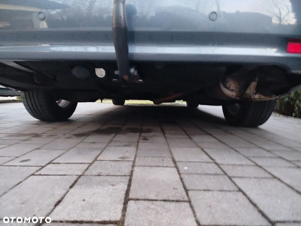 Toyota Avensis 1.8 Comfort - 32