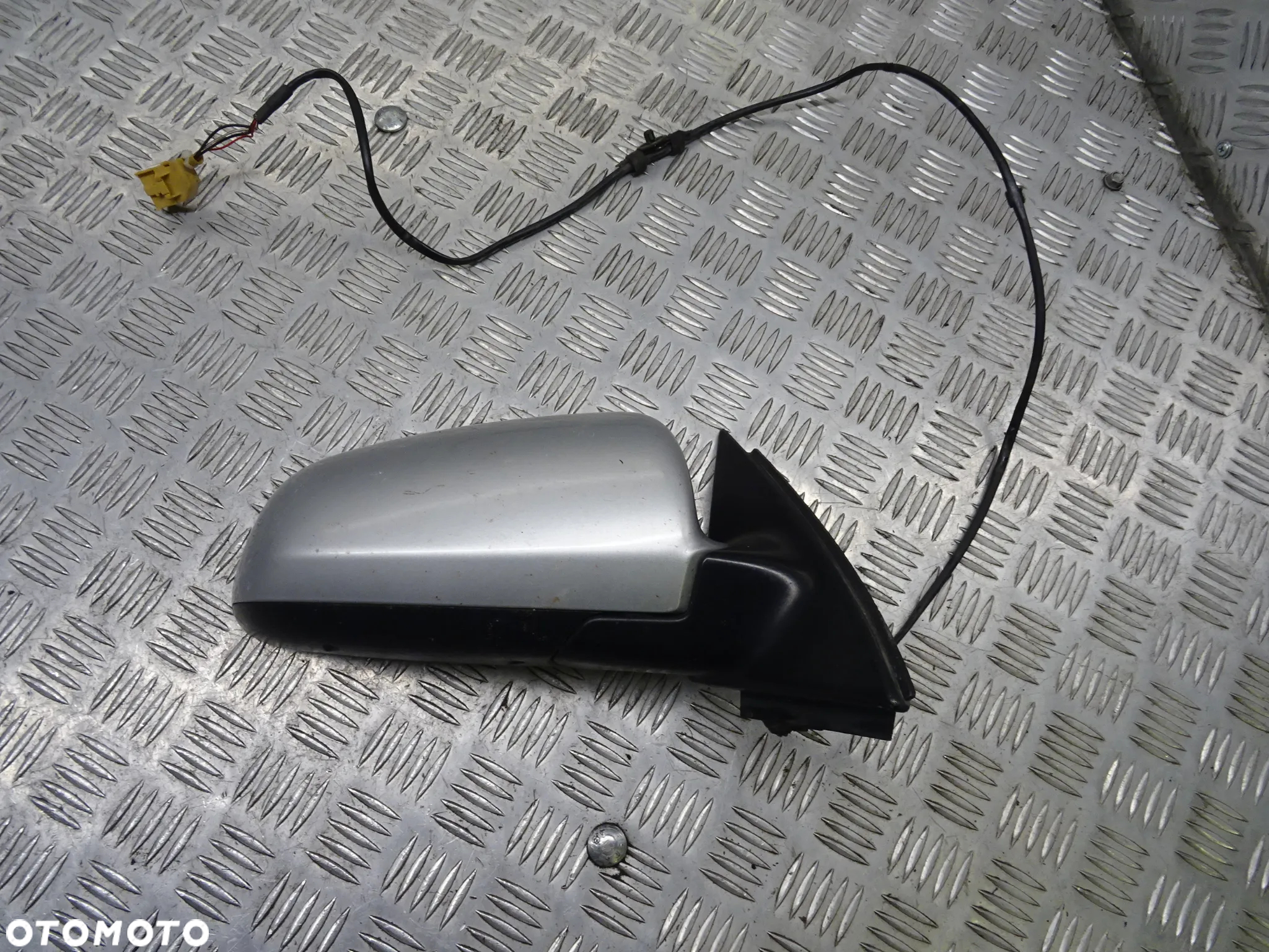 AUDI A4 B6 SEDAN 00-06 1.9 TDI AWX LUSTERKO ZEWNĘTRZNE LEWE PRAWE 5 PINÓW - 4