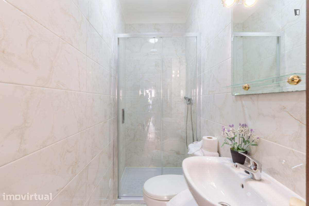Quarto - localizado em Campanhã Porto - Grande imagem: 2/23