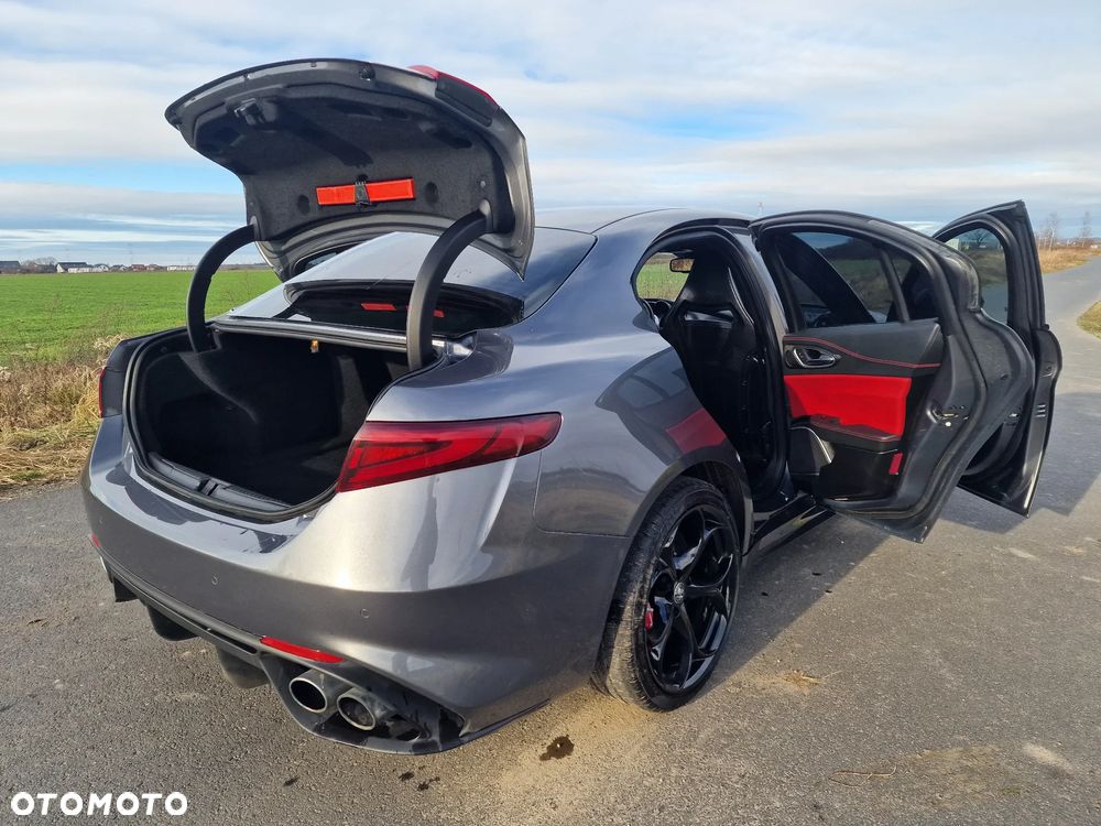 Alfa Romeo Giulia 2.9 V6 Bi-Turbo AT8 Quadrifoglio - 37