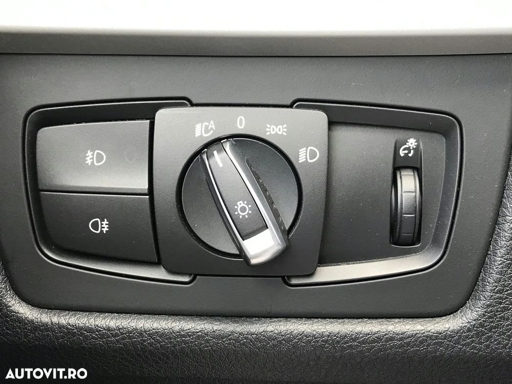 BMW Seria 3 320i Aut. - 25