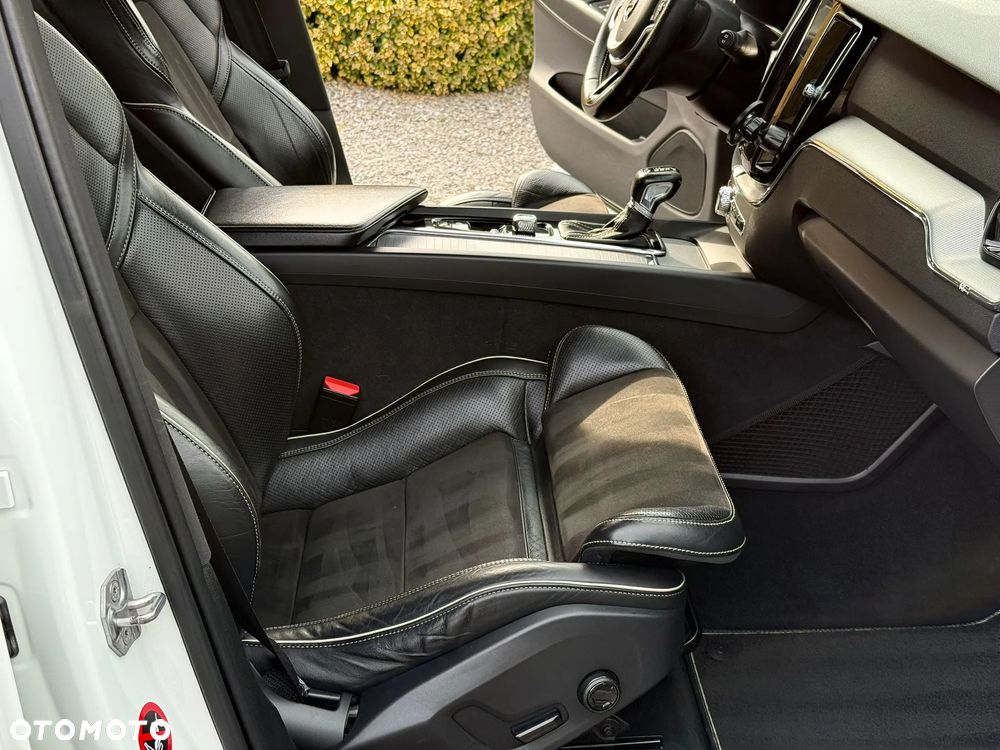Volvo XC 60 D4 AWD R-Design - 23