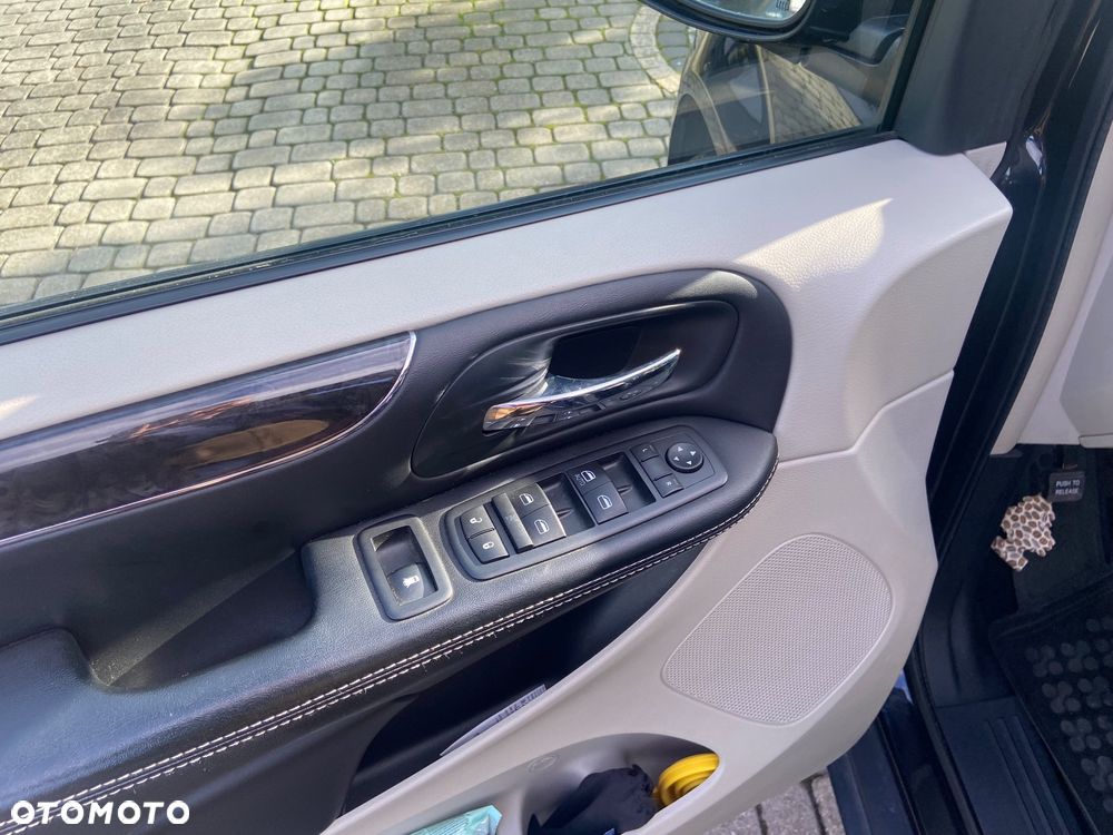 Chrysler Town & Country 3.6 Touring - 16