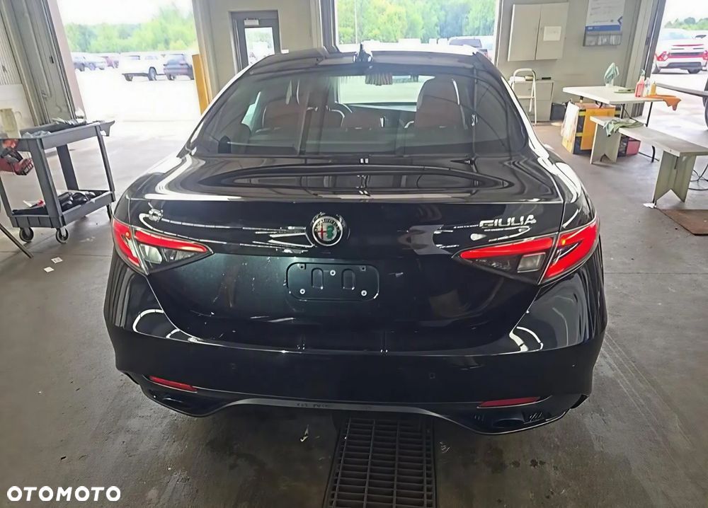 Alfa Romeo Giulia - 5