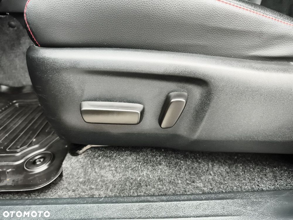 Toyota Hilux 2.8 D-4D Double Cab GR Sport 4x4 - 19