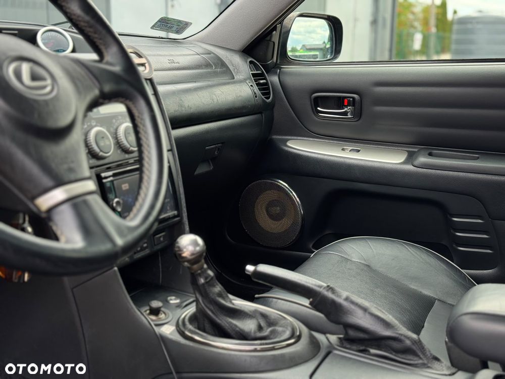 Lexus IS 200 - 18