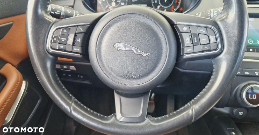 Jaguar E-Pace - 26