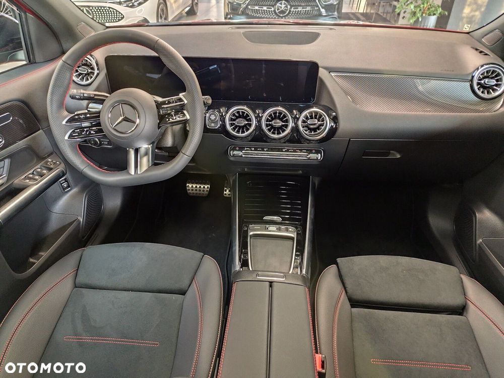 Mercedes-Benz GLA - 13