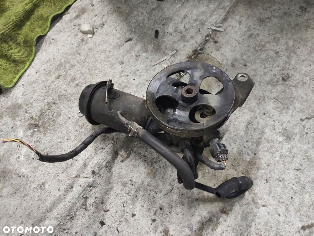 KL POMPA WSPOMAGANIA TOYOTA YARIS I 99- 1.3 - 1