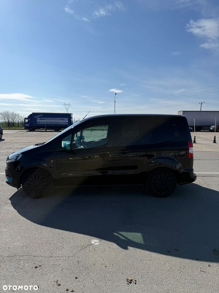Ford Tourneo Courier - 17