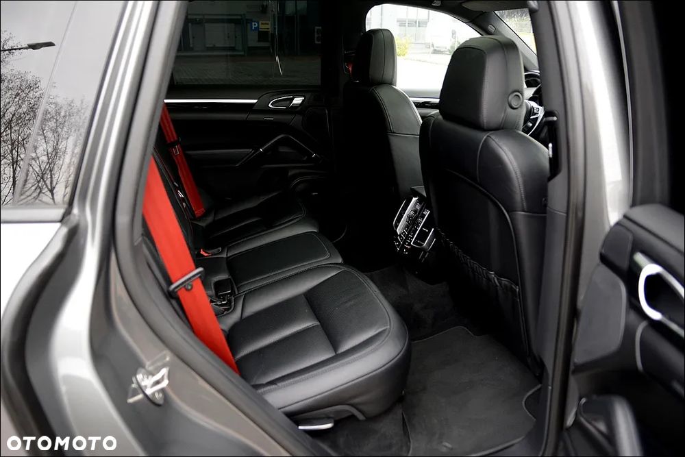 Porsche Cayenne S Platinum Edition - 23