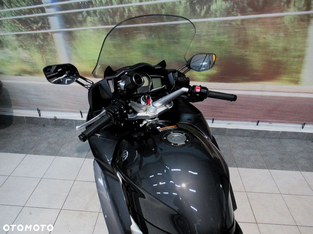 Yamaha FJR - 12