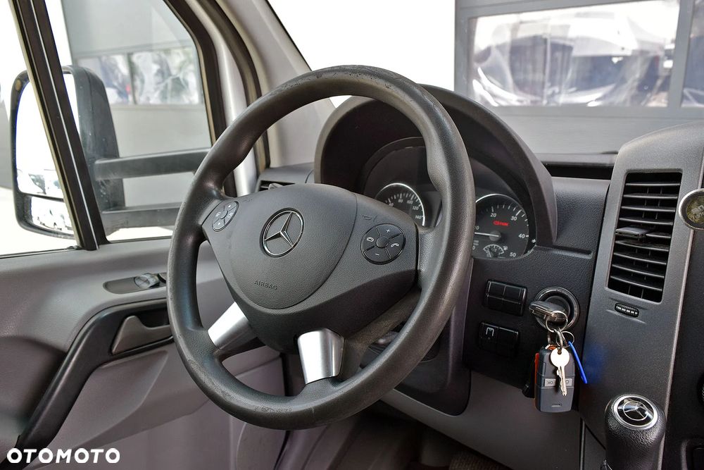 Mercedes-Benz Sprinter 319 - 17