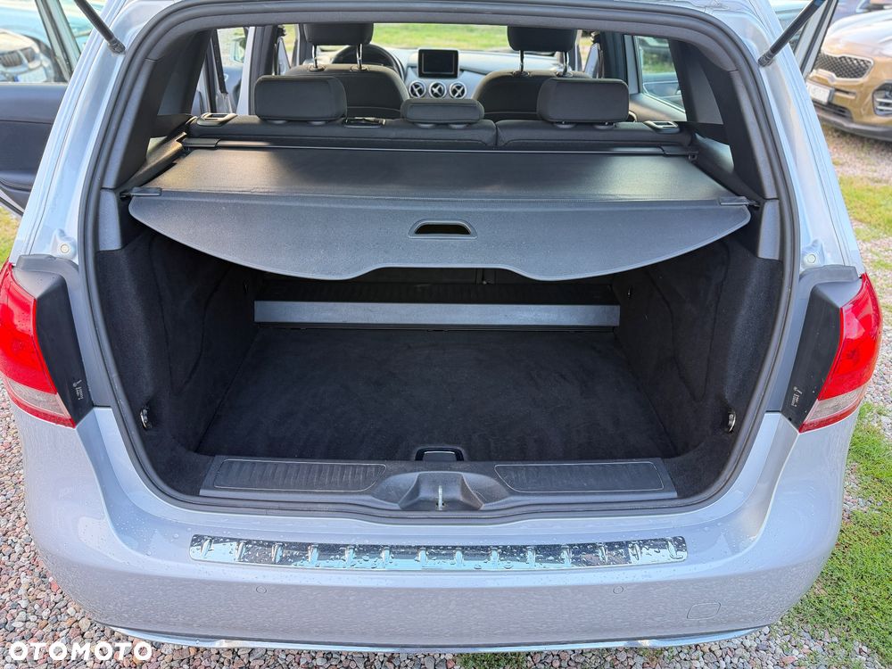 Mercedes-Benz Klasa B 180 7G-DCT Style - 33
