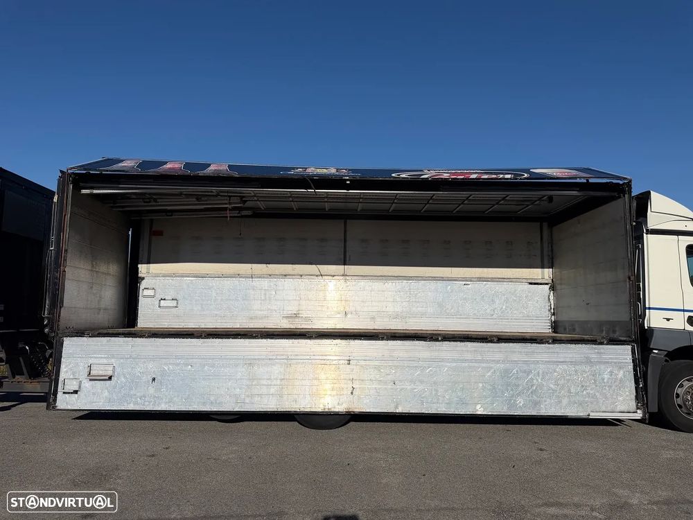 Mercedes Benz Antos 2543 6x2 Porta-Bebidas FullAir - 15