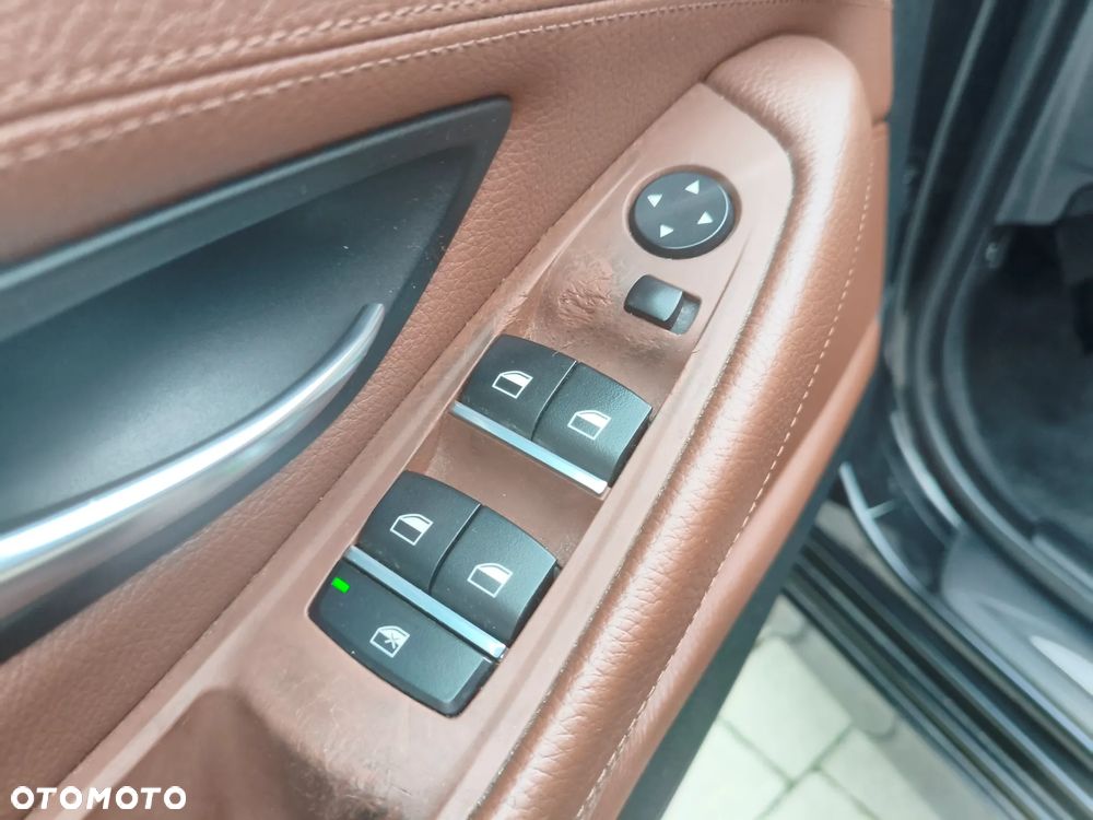 BMW Seria 5 520d Touring - 27