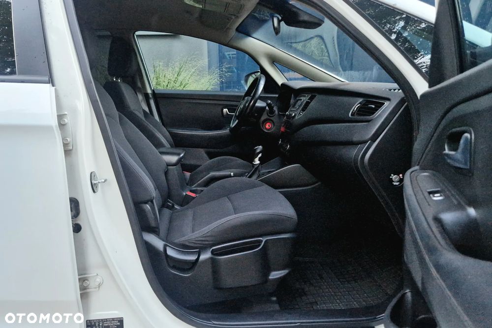 Kia Carens - 9