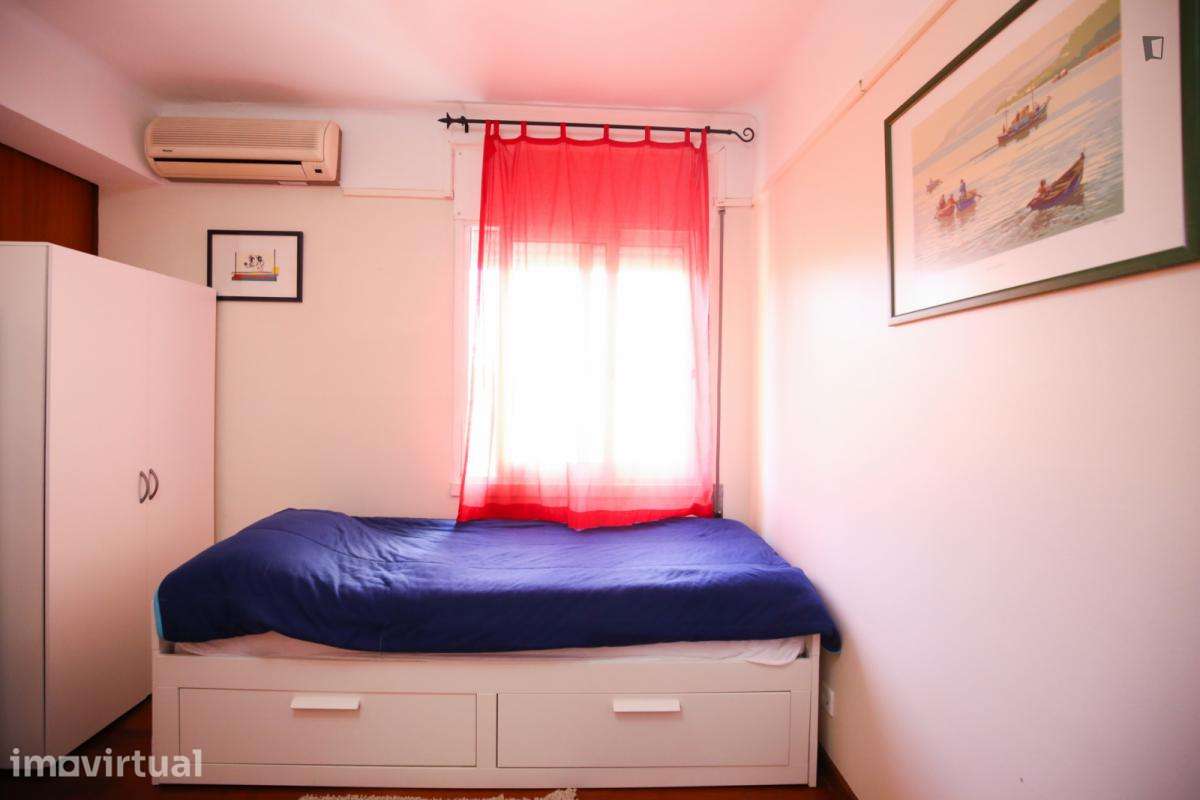 Quarto - localizado em Carnide Lisbon - Grande imagem: 4/23