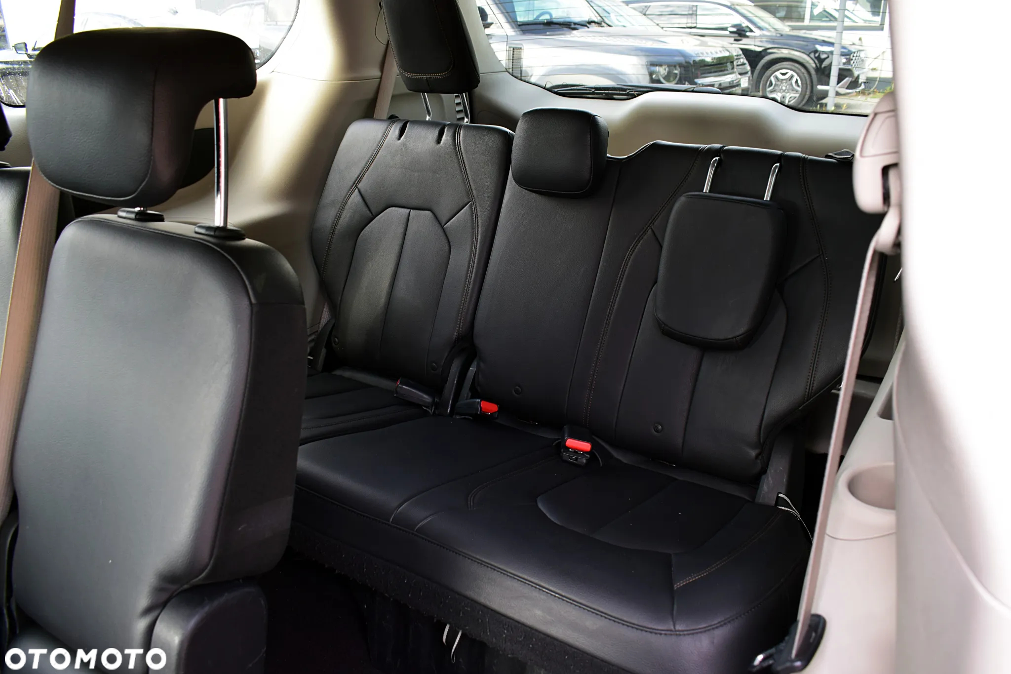 Chrysler Pacifica - 7