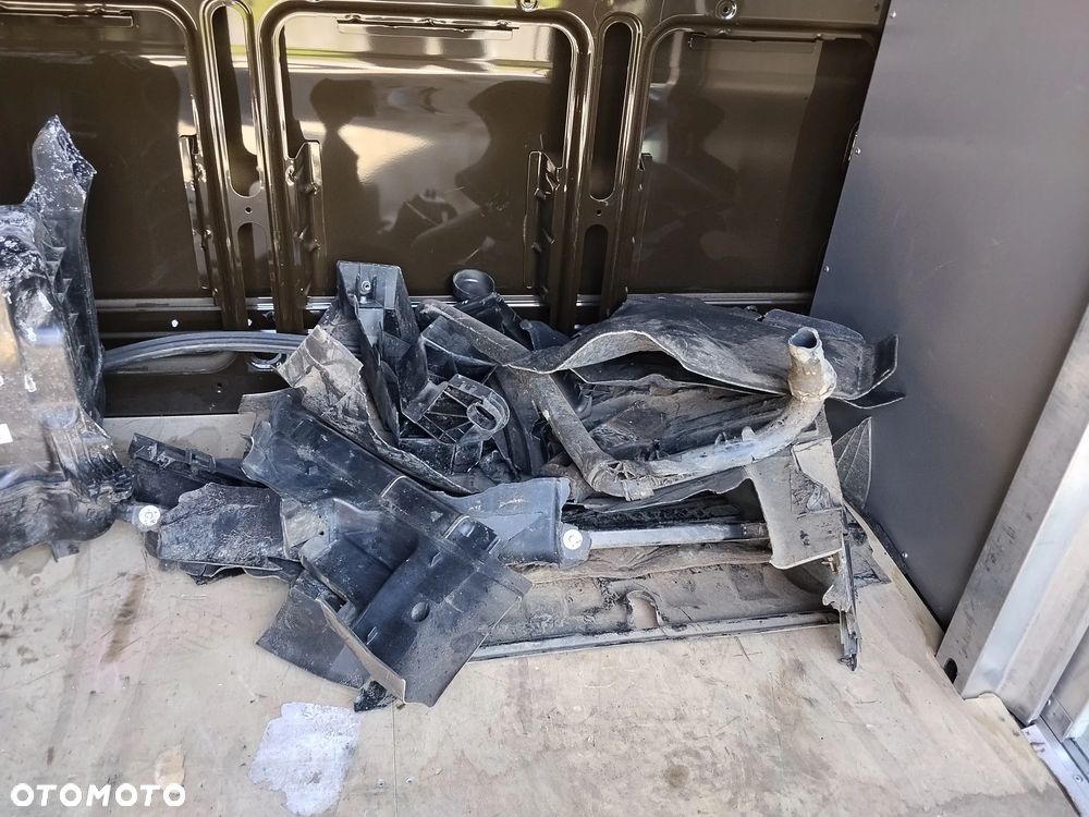 Mercedes-Benz Sprinter - 25