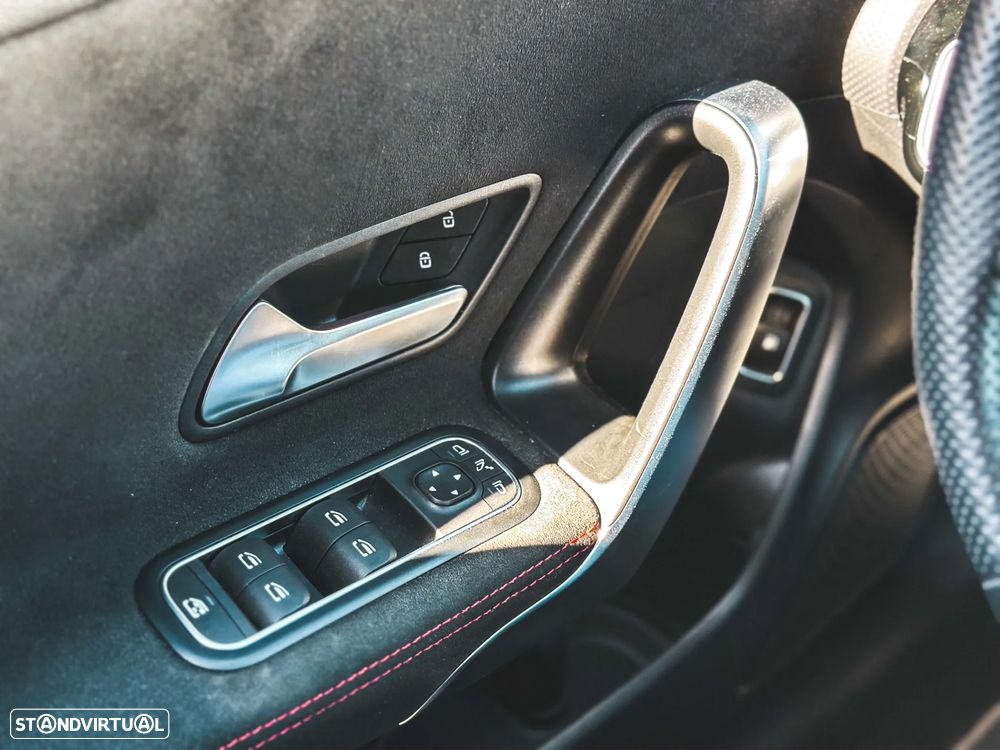 Mercedes-Benz CLA 250 e Shooting Brake AMG Line - 17