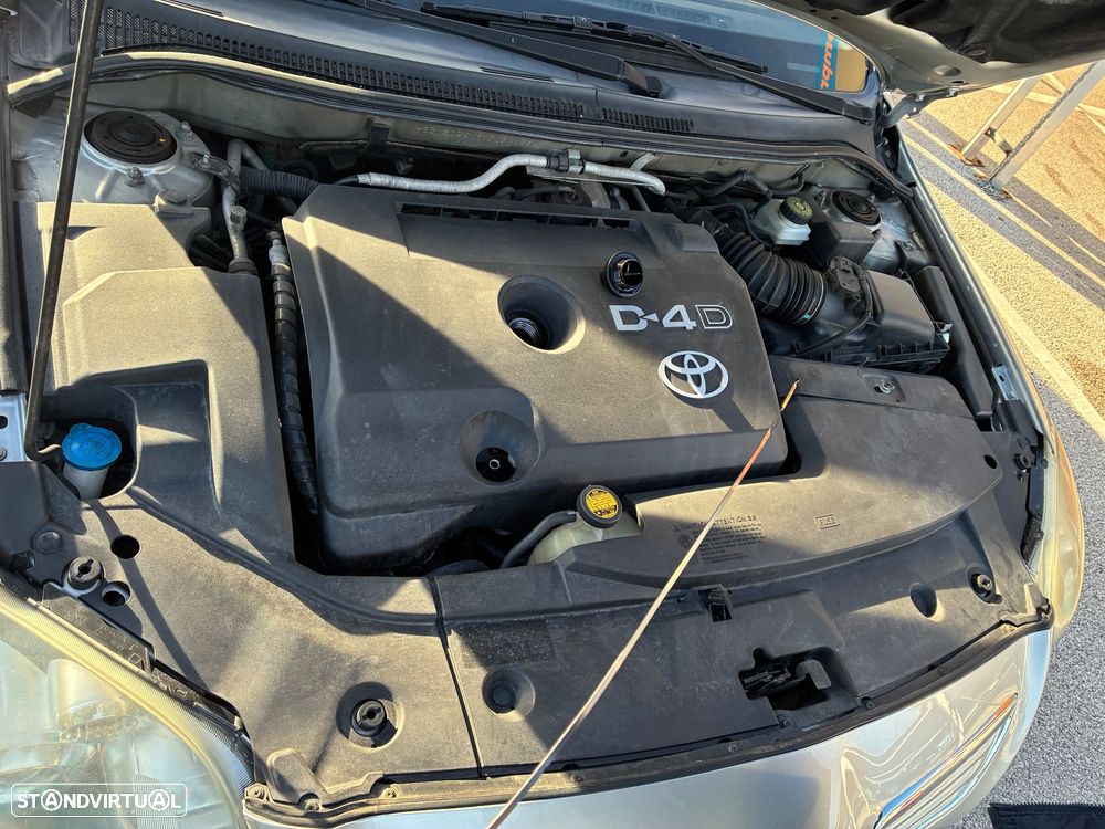 Toyota Avensis SW 2.0 D-4D - 21