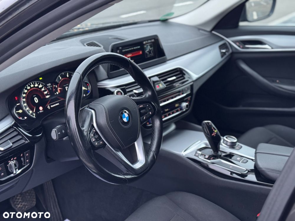 BMW Seria 5 520d - 23