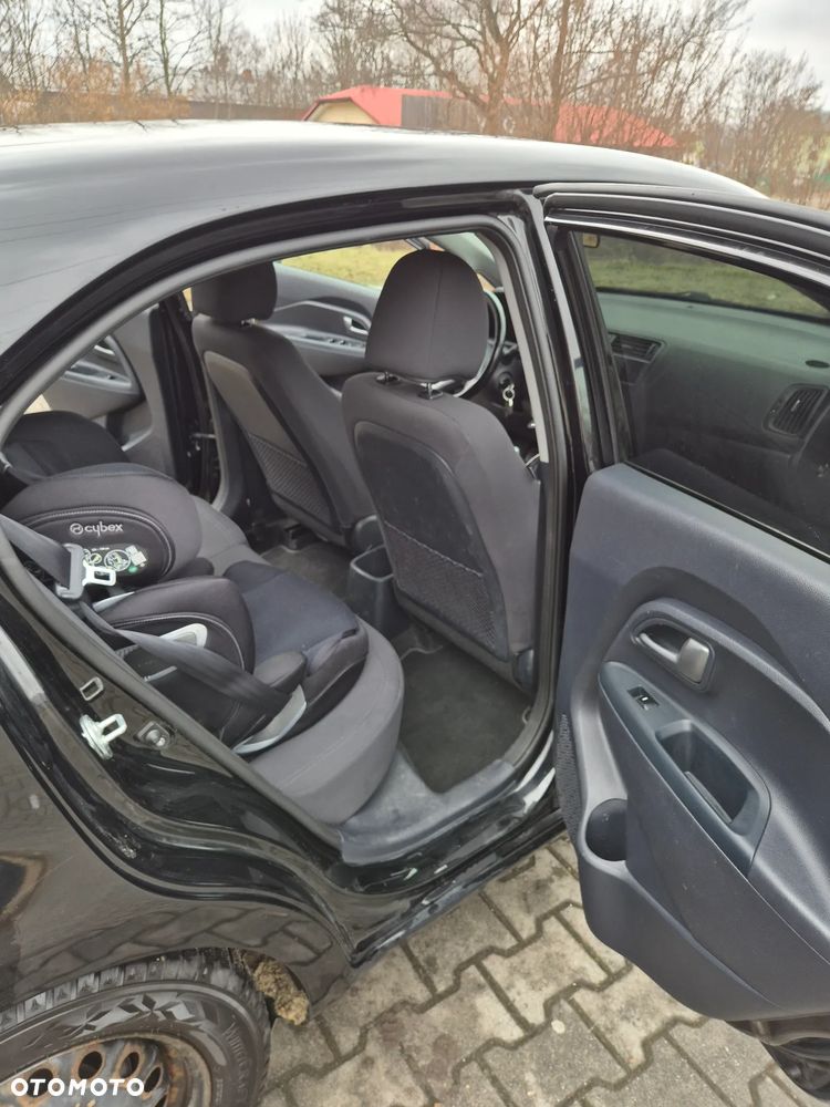 Kia Rio 1.2 Fifa World Cup Edition - 12