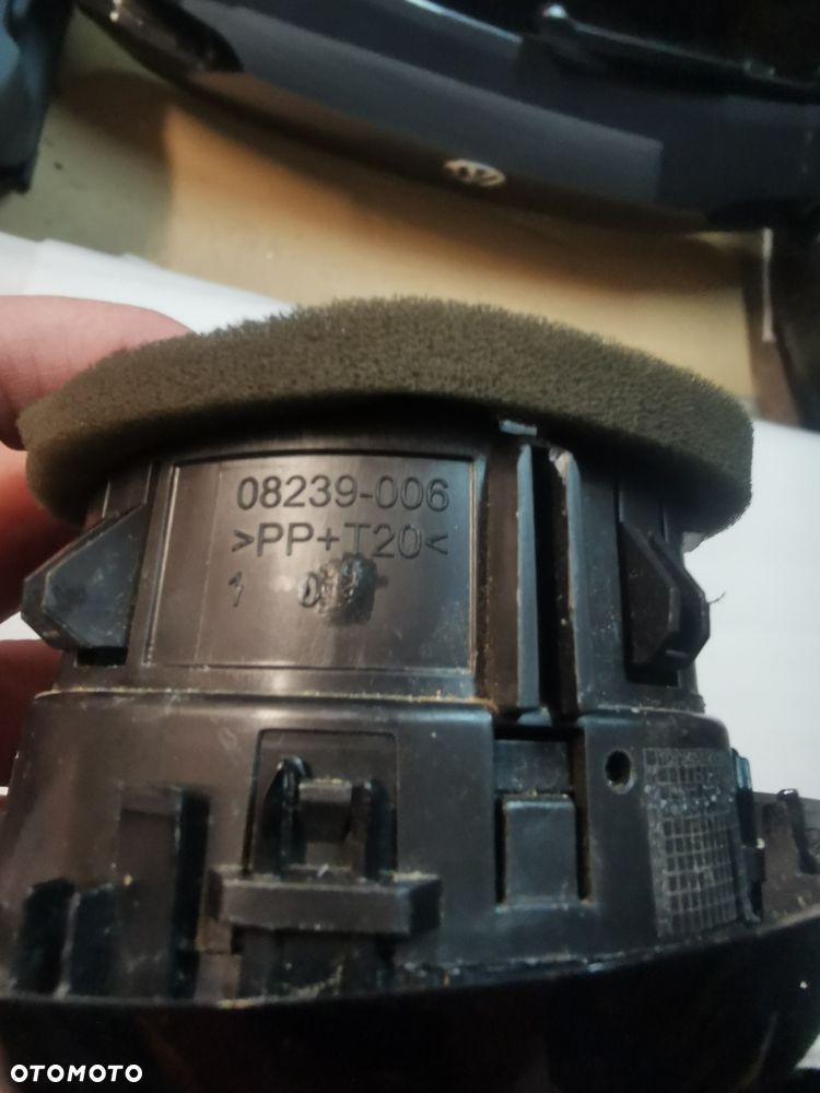 Renault Captur 2014 r kratka nawiewu 08239-006 - 3