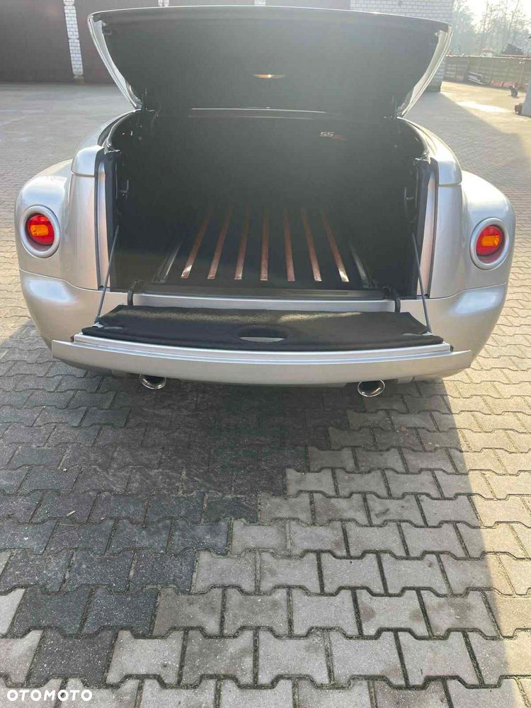 Chevrolet SSR - 10