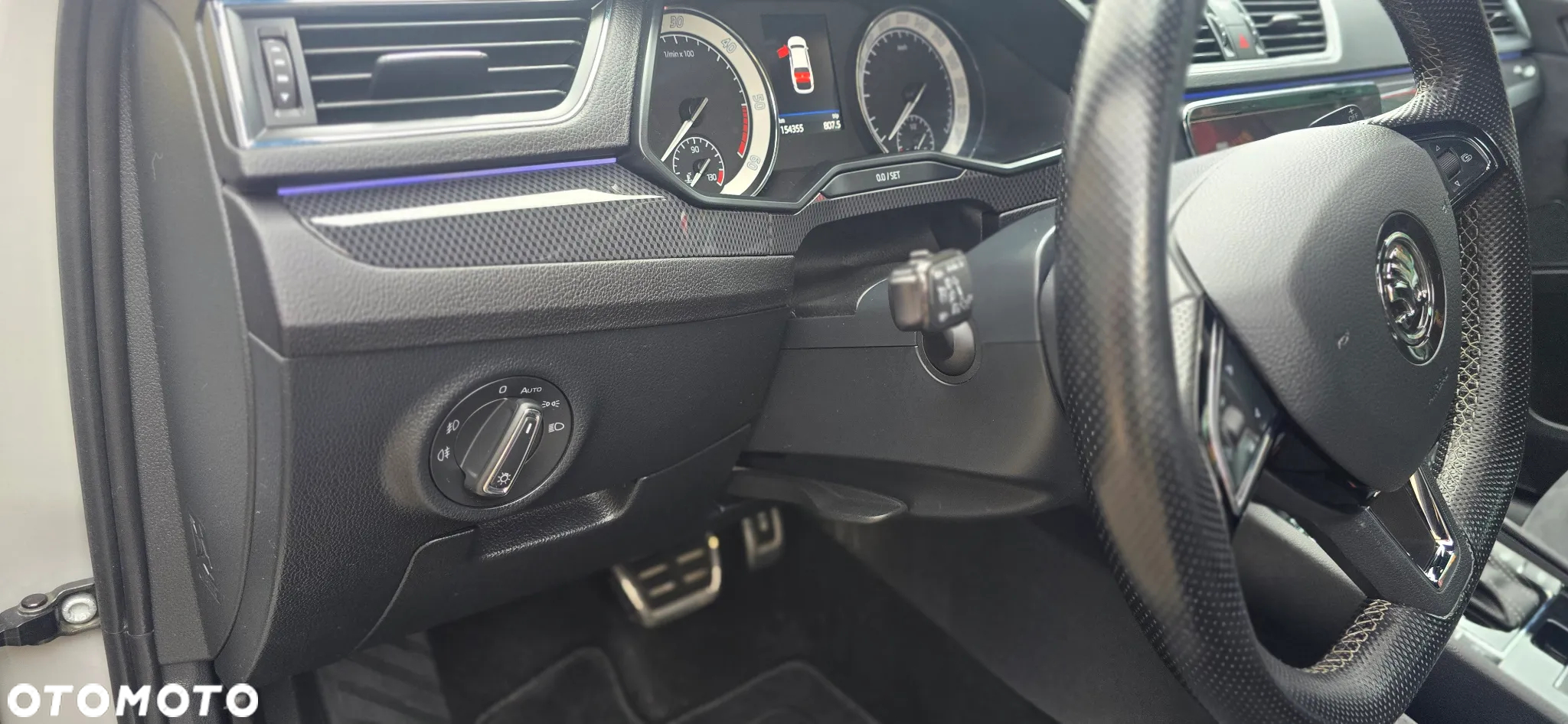 Skoda Superb 2.0 TDI Sportline DSG - 32