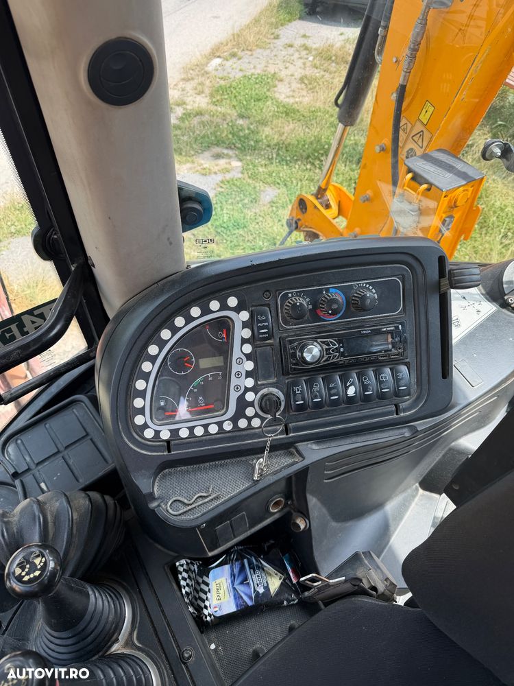 JCB 3CX - 16