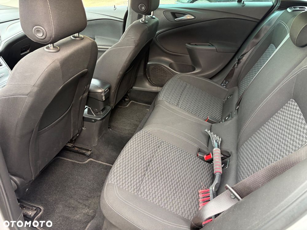 Opel Astra 1.6 D Start/Stop Dynamic - 9