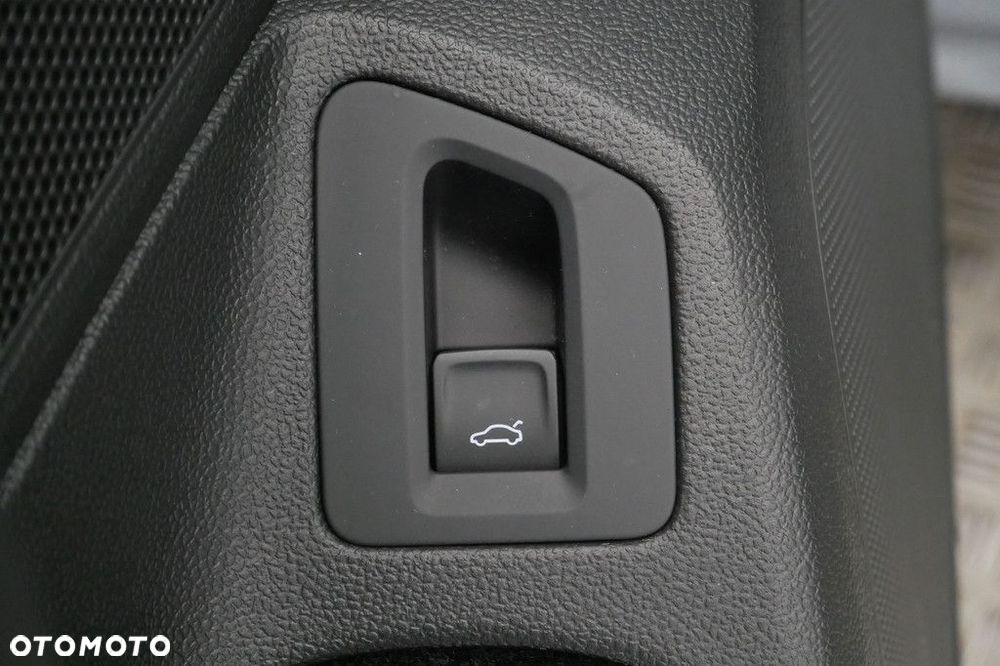 Volkswagen Passat Variant 2.0 TSI Business DSG - 17